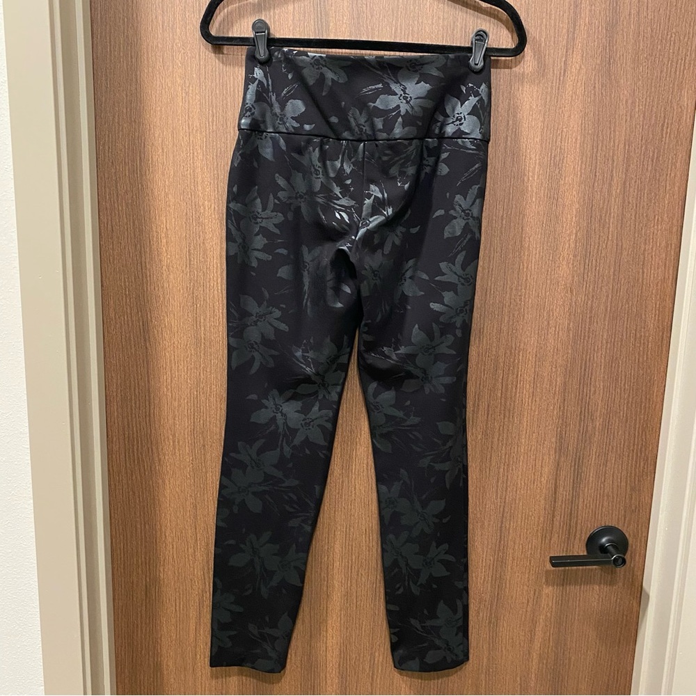 SOFT SURROUNDINGS Black Twilight Floral Pants Size XS(2/4) Thick Pull-On Casual - Picture 6 of 11